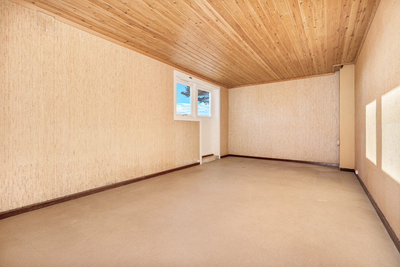 Kjellerstue med egen ytterdør Galleribilde