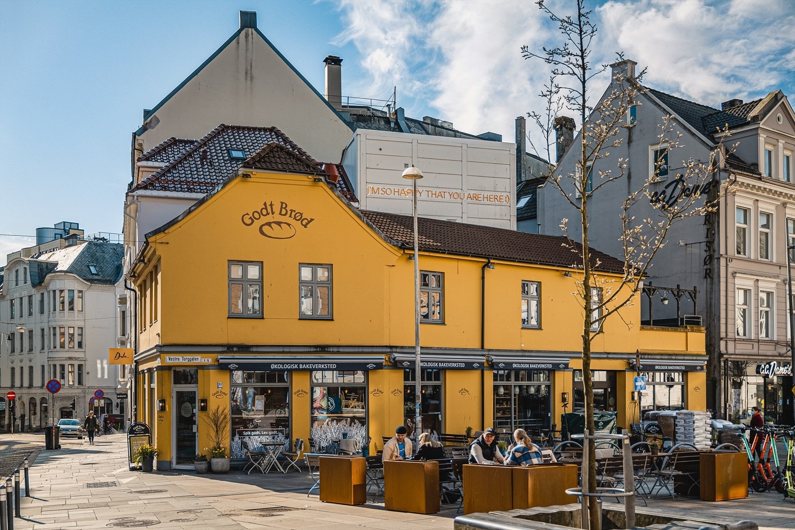 Godt Brød får man de beste bakevarene og ligger like ved leiligheten. Galleribilde