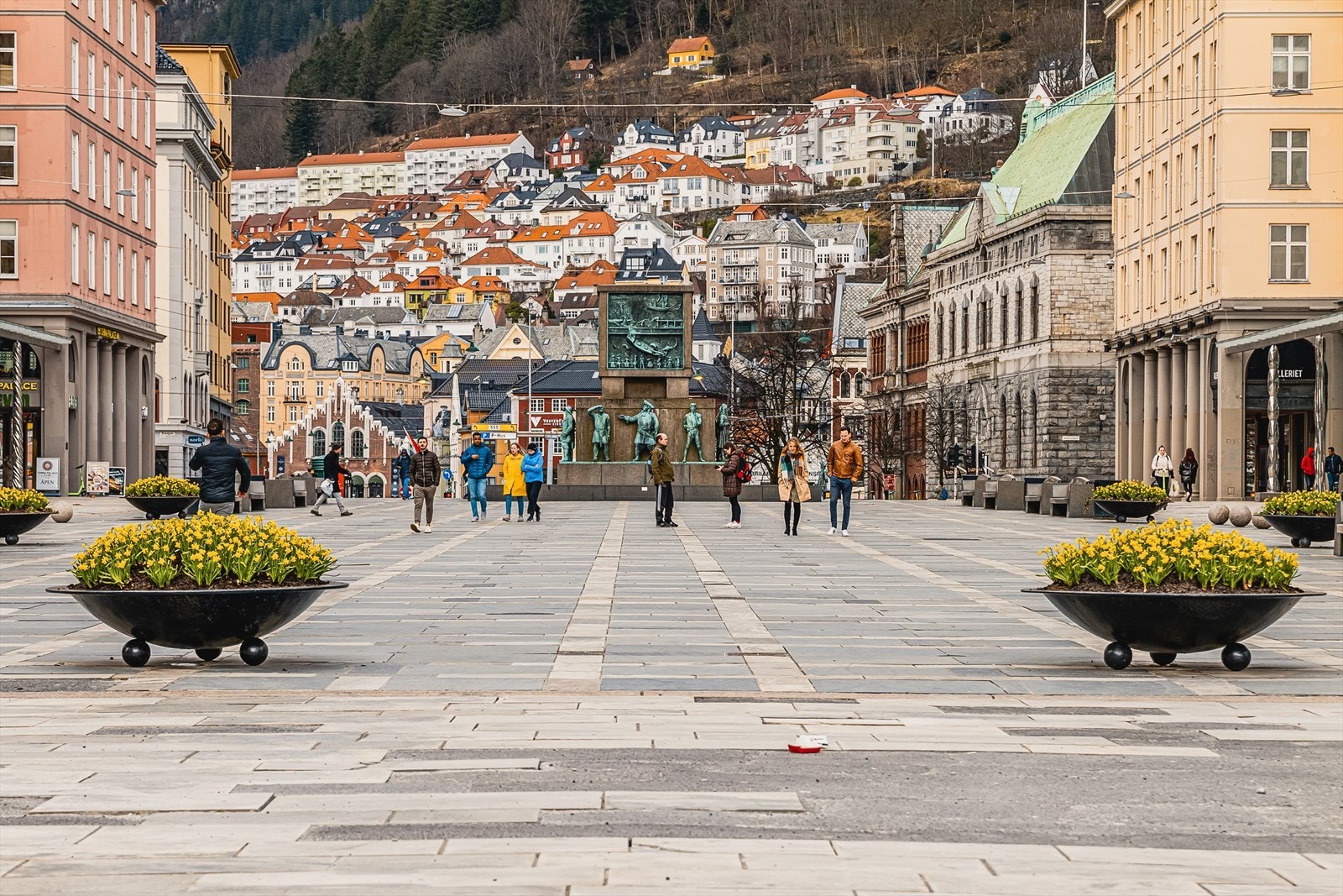 Byens yrende liv og kulinariske opplevelser er i umiddelbar nærhet, i likhet med et stort utvalg av shopping- og underholdningsmuligheter. Galleribilde