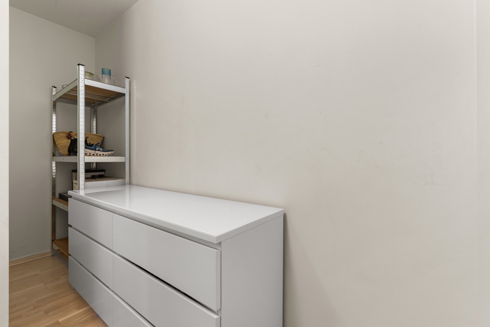 Innvendig bod med tilgang fra entreen Galleribilde