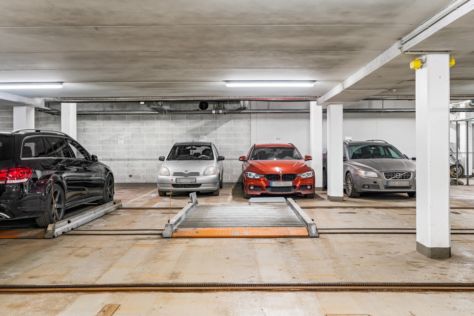 Bilen parkerer man enkelt i oppvarmet garasjeanlegg. Galleribilde