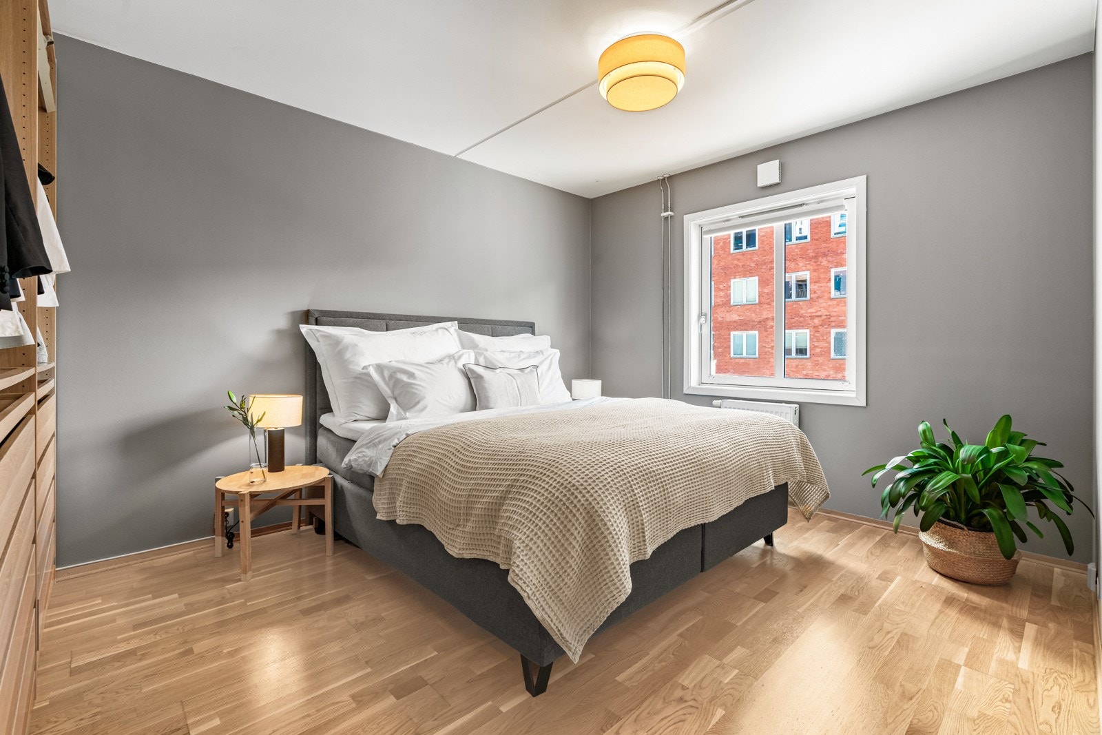 Lyst og luftig hovedsoverom Galleribilde