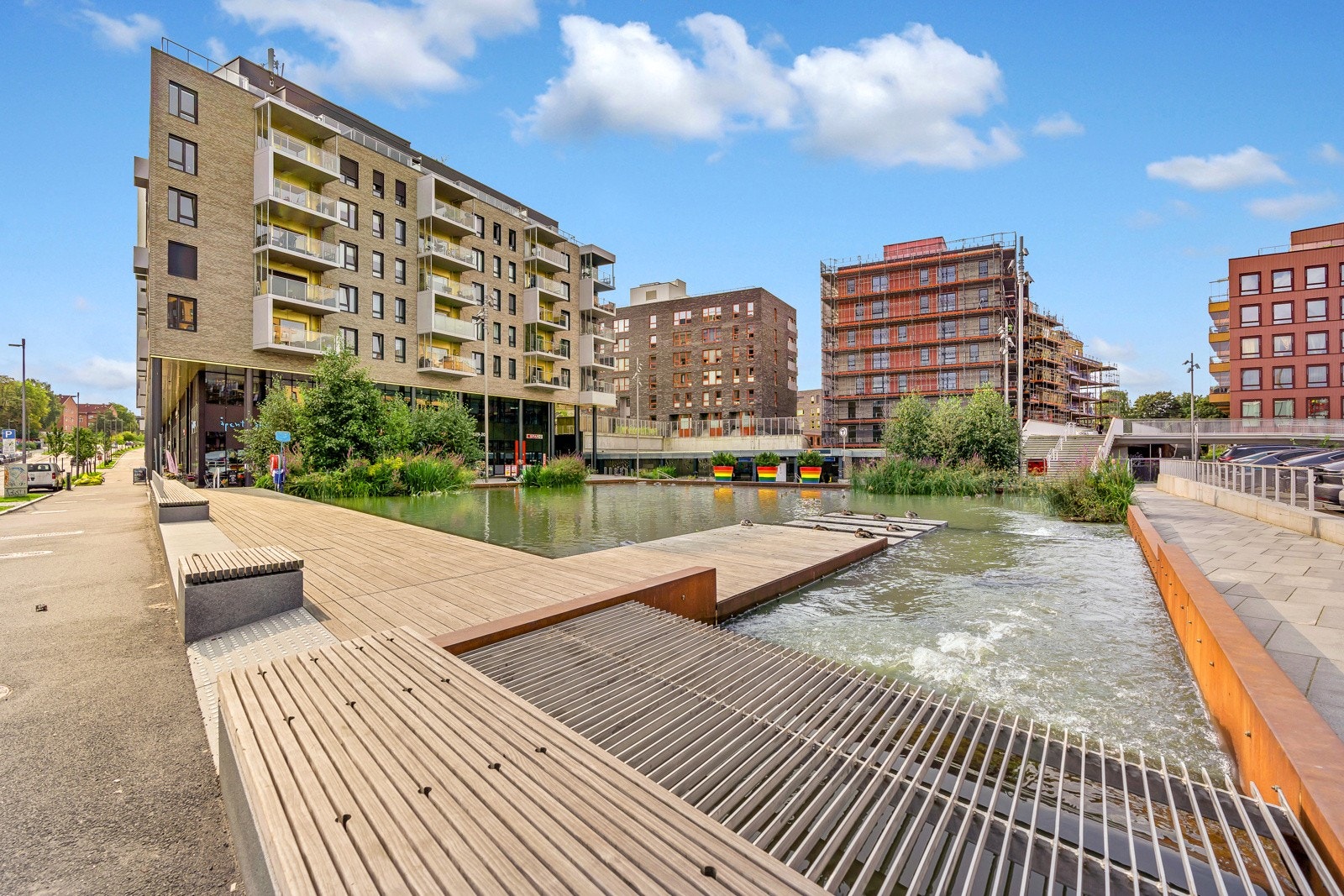 Rett i nærheten ligger Ensjø Torg med T-bane (1-4) Galleribilde