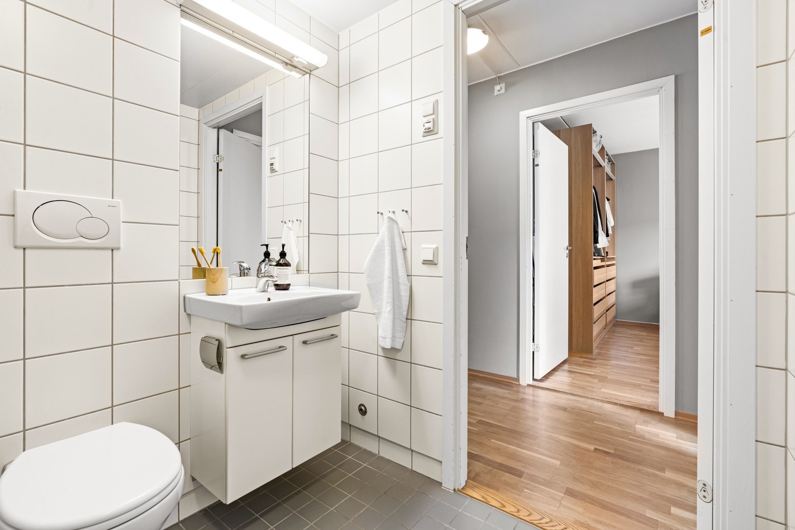 Baderommet har varme i gulv. Galleribilde