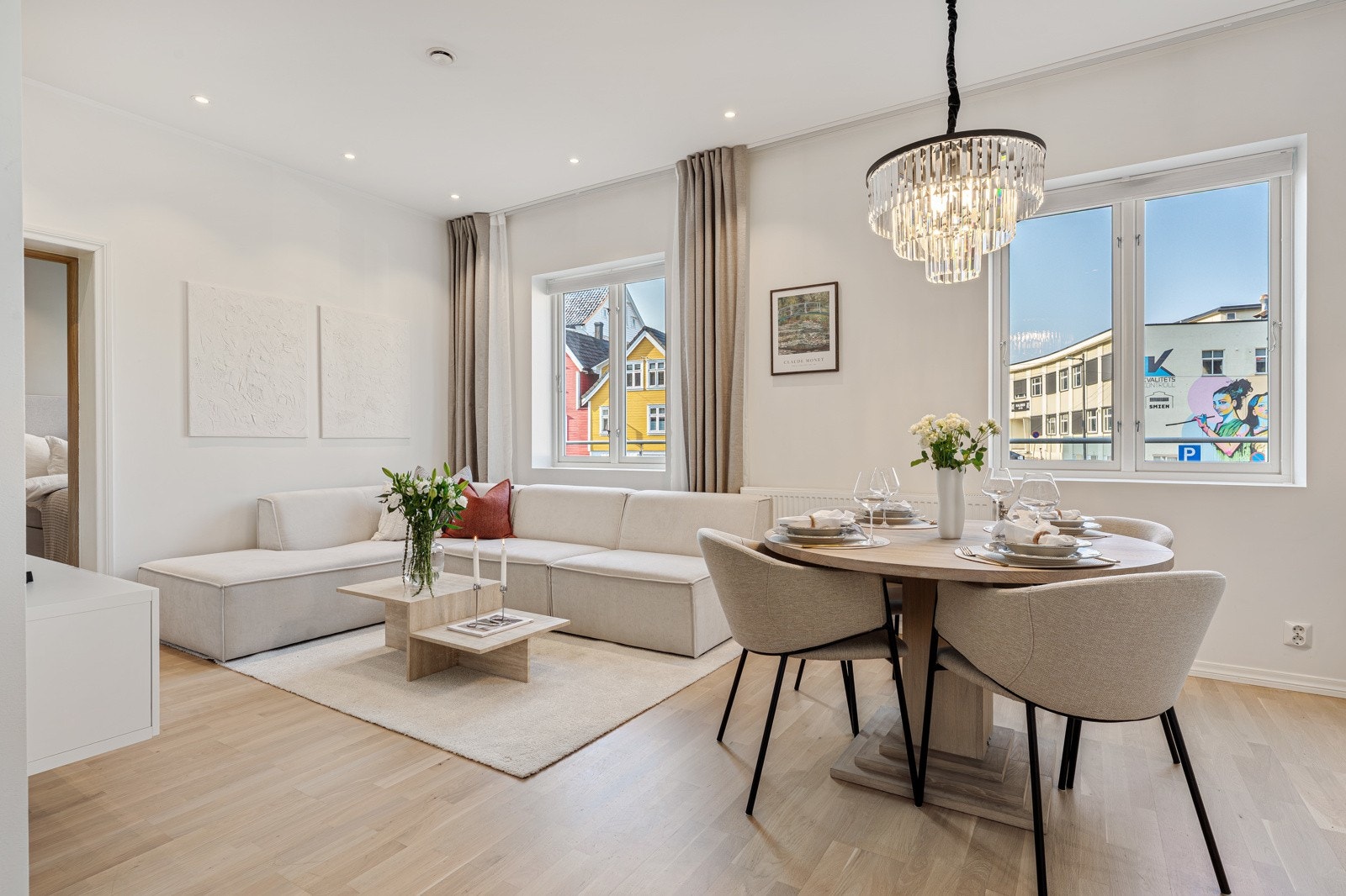 Velkommen til Skolegaten 1, presentert av Mona Larsen ved Privatmegleren Syd. Galleribilde