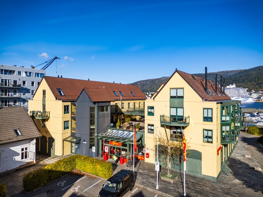 Fra boligen er det 100 meter til Coop Extra. Galleribilde