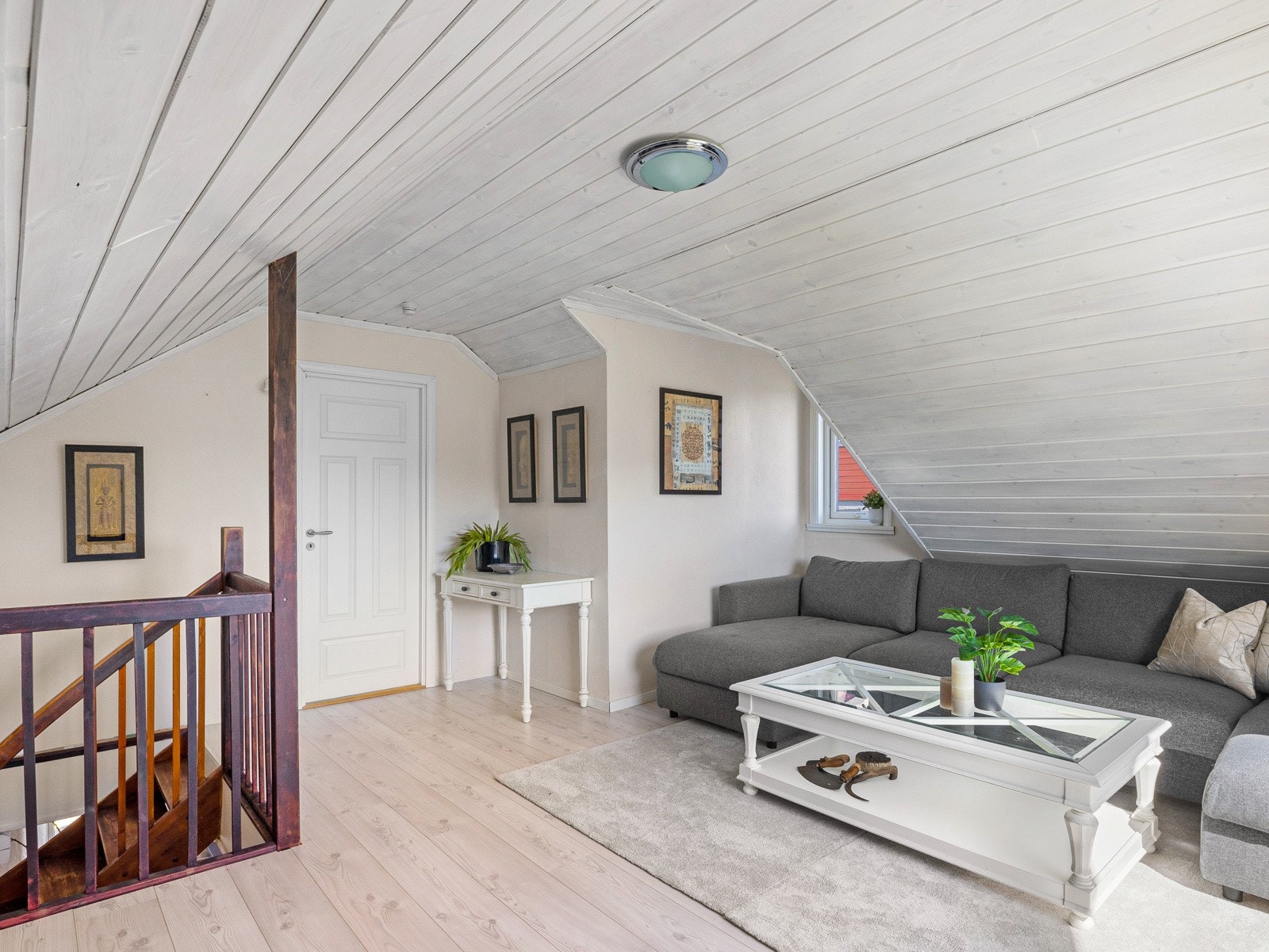 Loftstuen lar seg enkelt innrede med sofa - og tvmøbler. Galleribilde