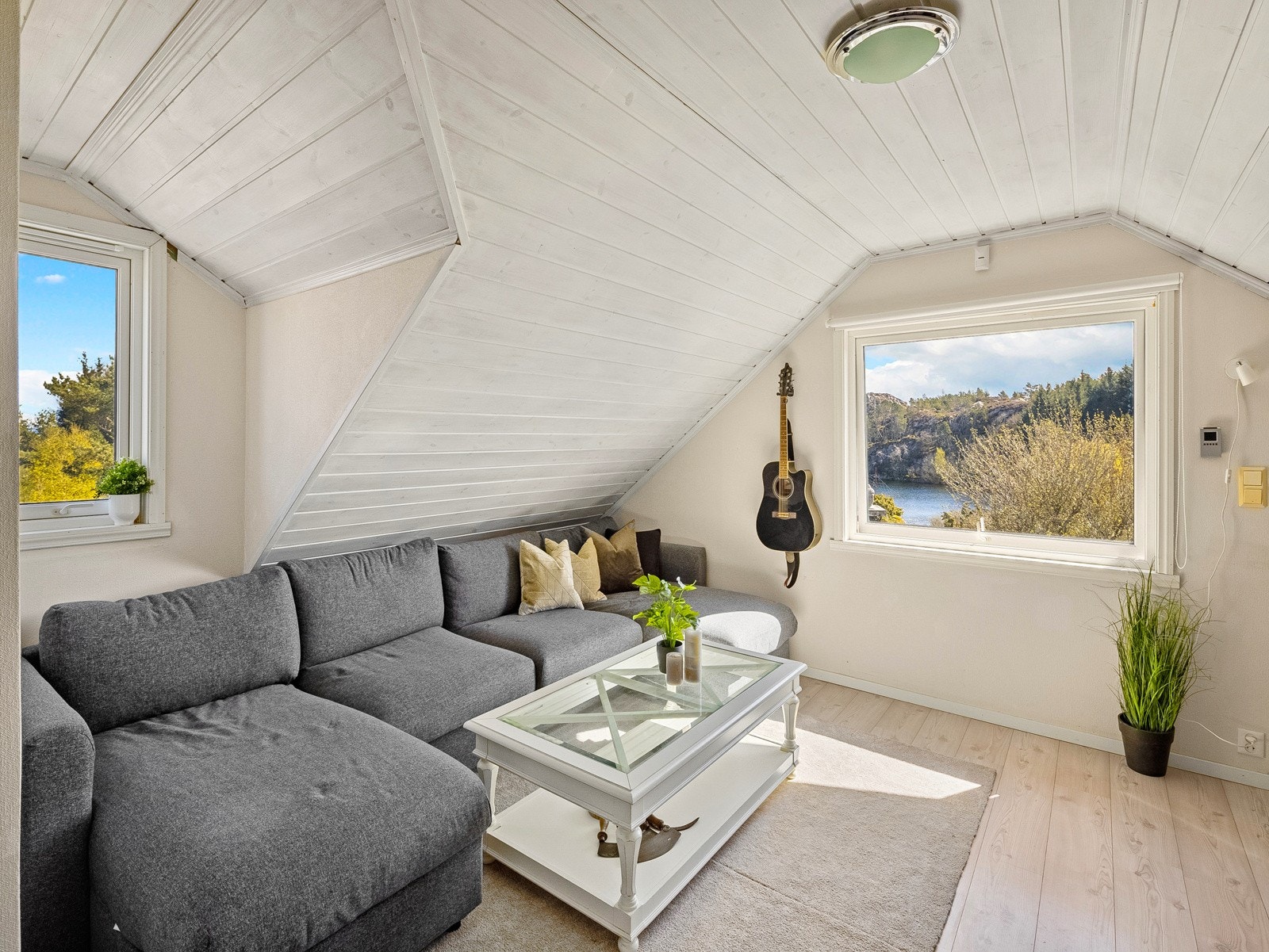 Nydelig utsikt i fra loftsvindu! Galleribilde