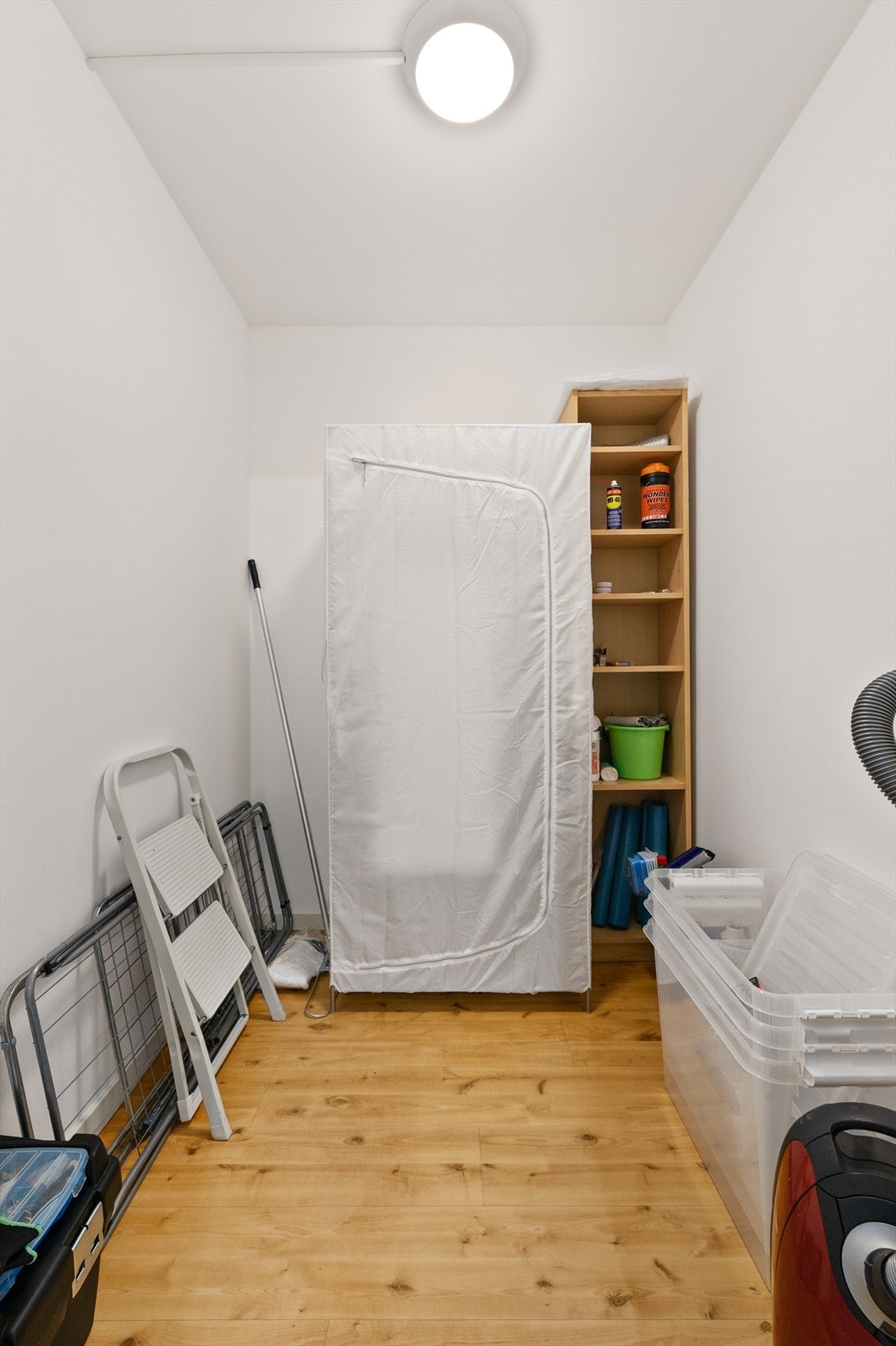Praktisk bod med mulighet for ekstra oppbevaring. Galleribilde