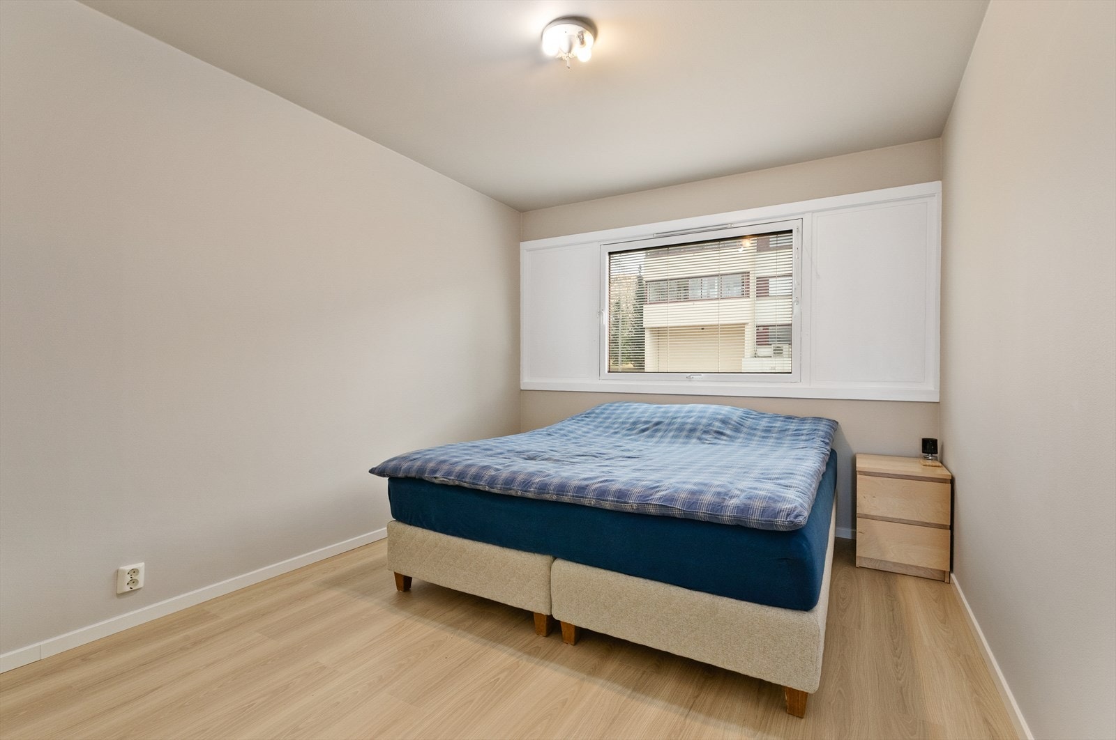 Hovedsoverom med plass til dobbeltseng og god oppbevaring. Galleribilde
