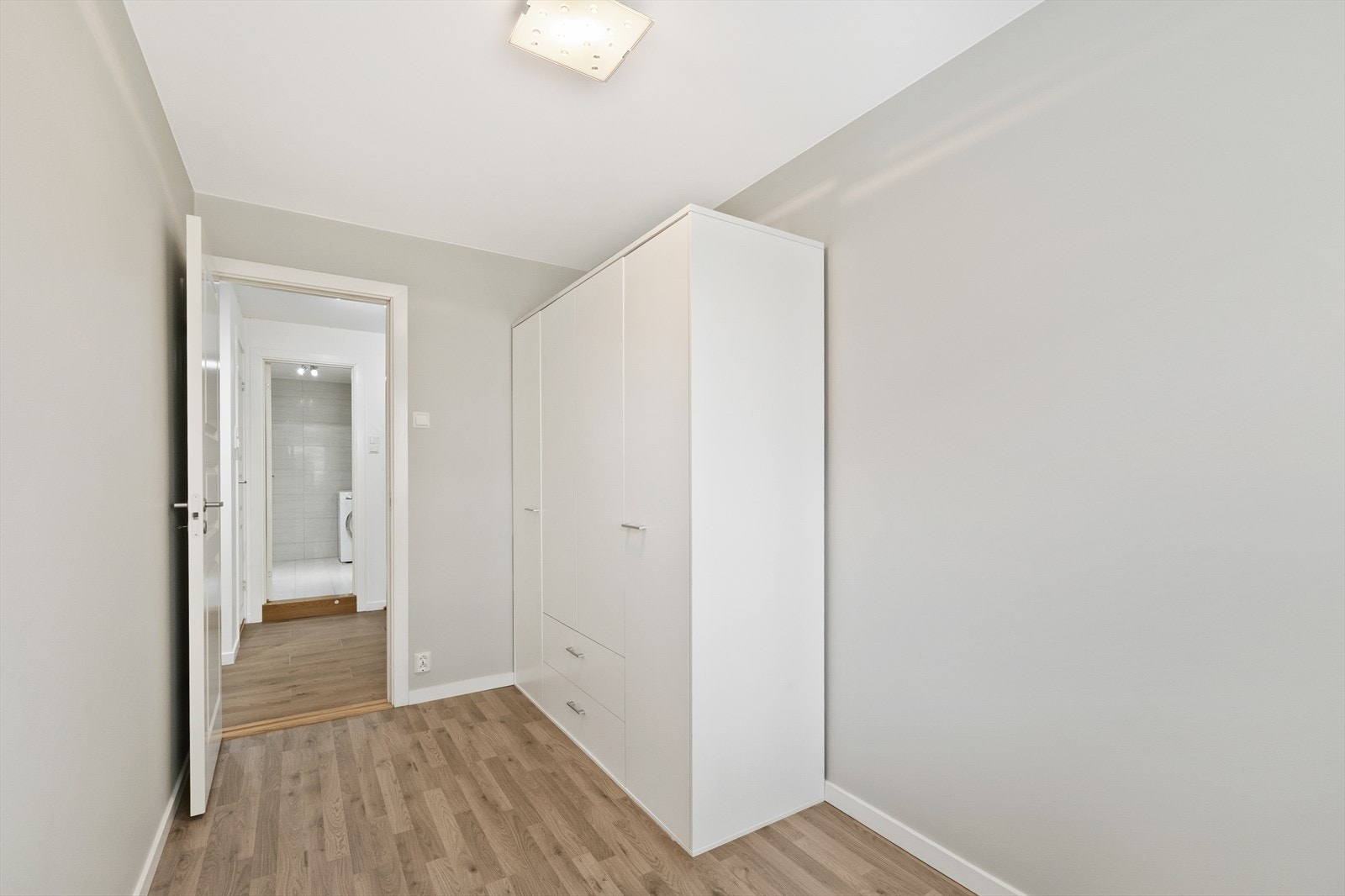 Rommet passer ypperlig som gjesterom, barnerom eller hjemmekontor. Galleribilde