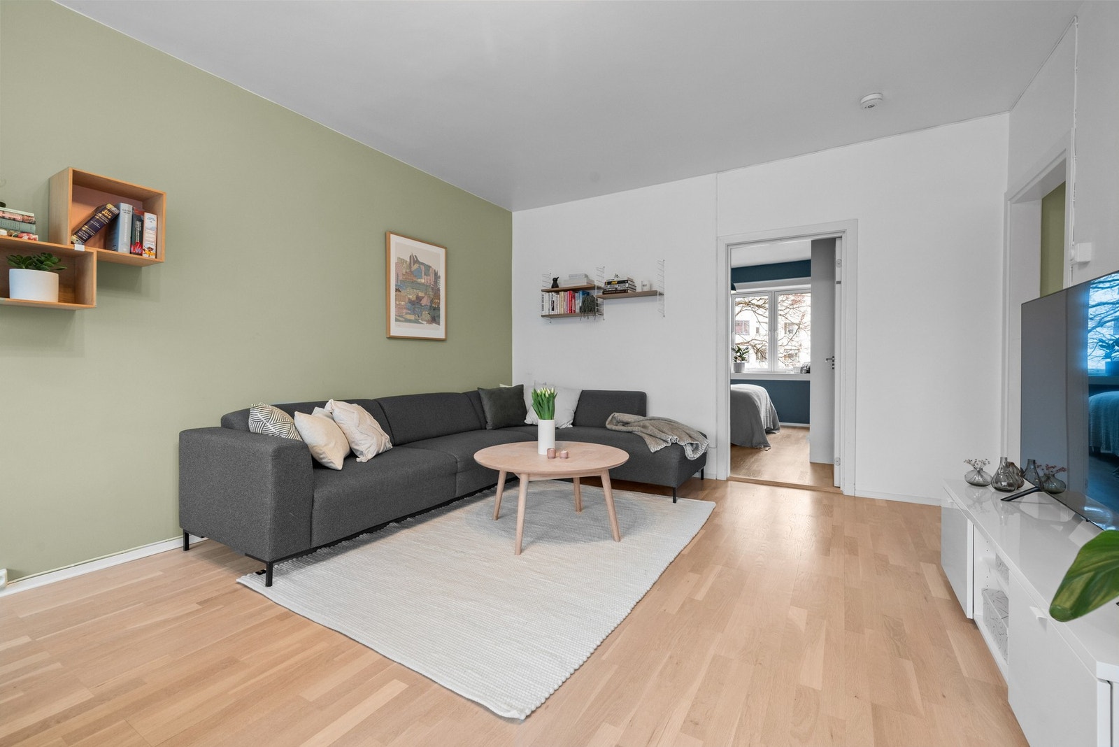 Stuen har gode møbleringsmuligheter. Du kan enkelt dele opp i ulike soner. Galleribilde