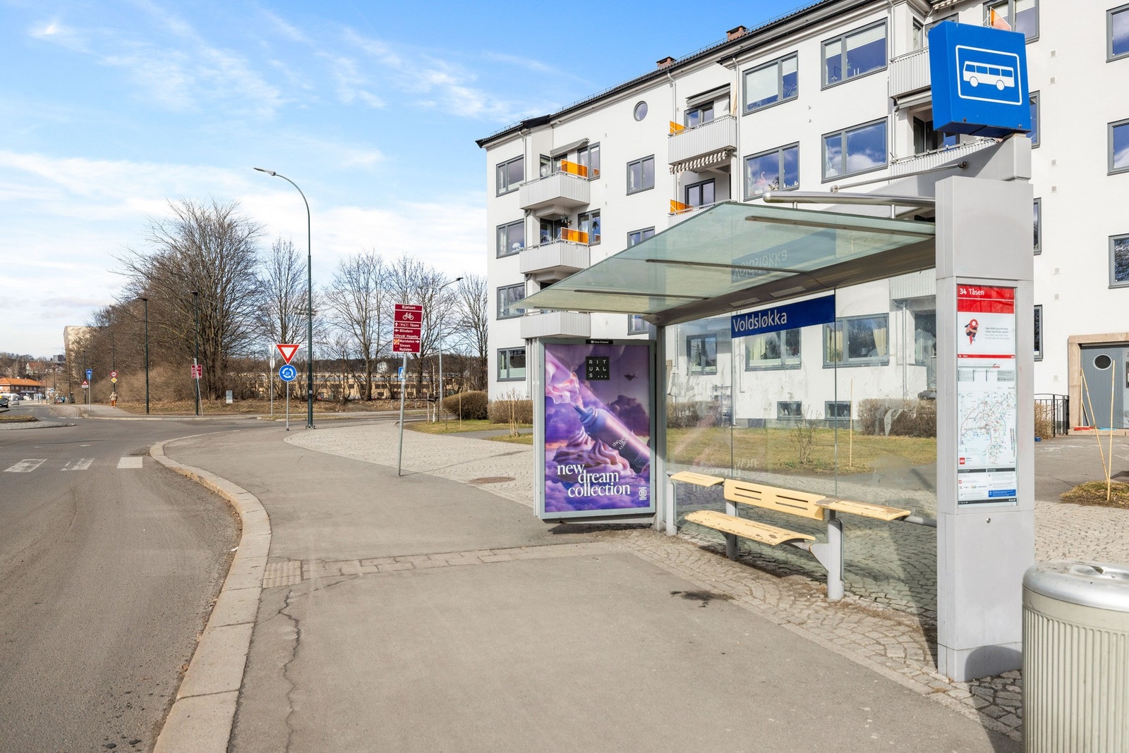 Kort gangavstand til offentlig kommunikasjon. Galleribilde