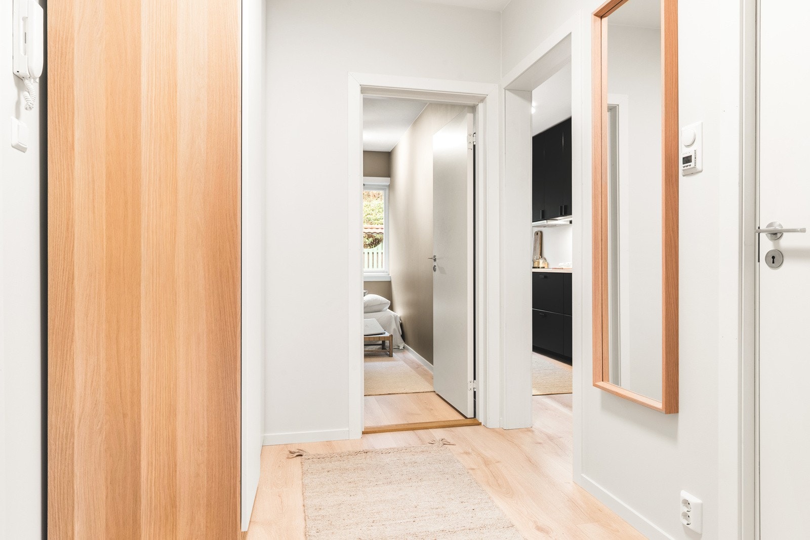 Entreen er målt til 5,7 kvm og har god plass til oppbevaring. Galleribilde