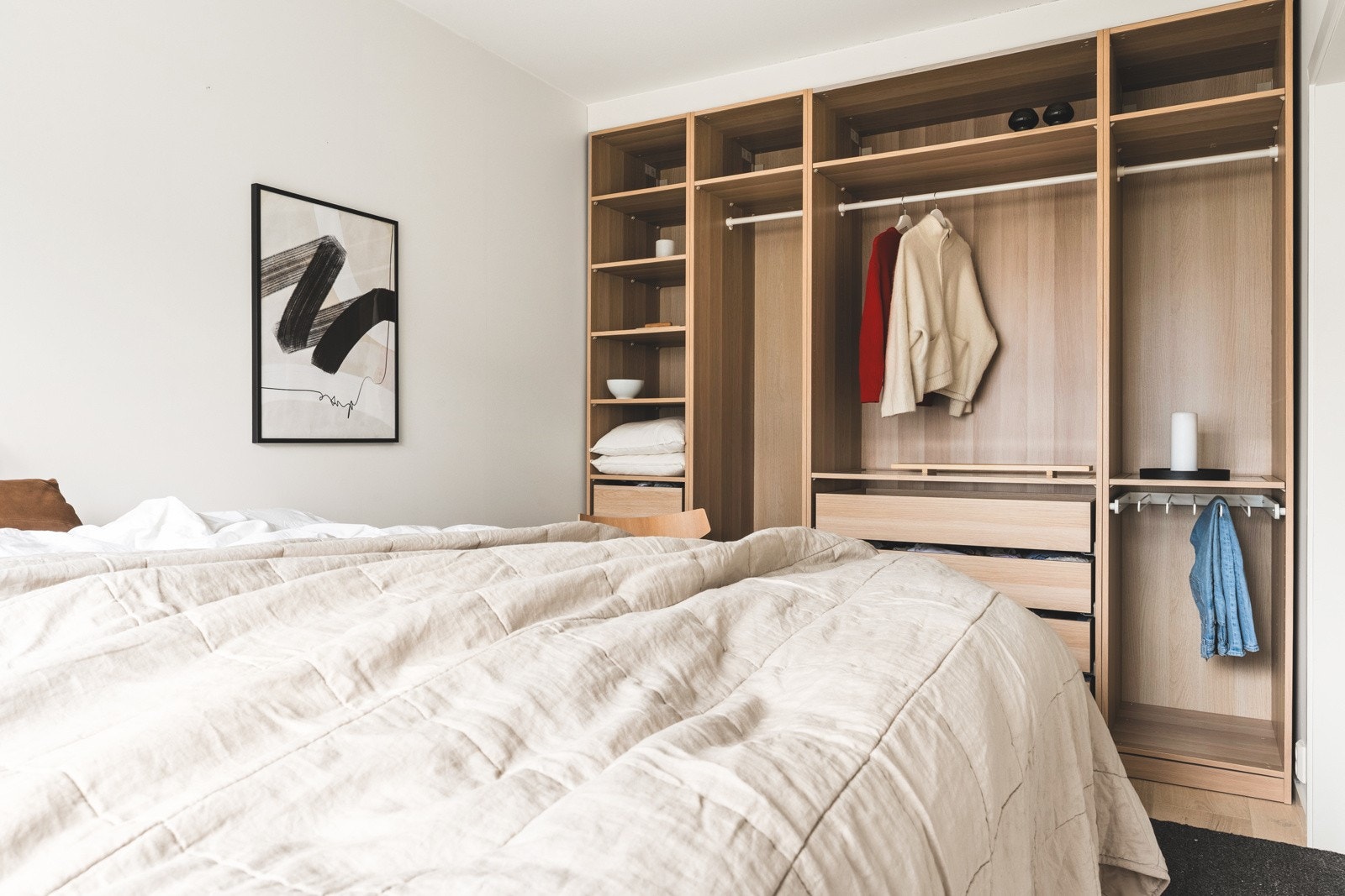 Her er det plass til stor dobbeltseng og garderobe. Galleribilde