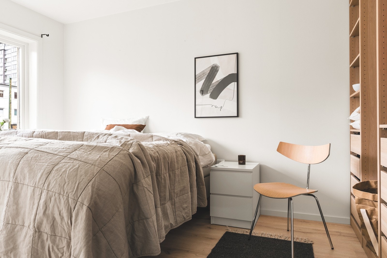 Leilighetens hovedsoverom er målt til 10,9 kvm. Galleribilde