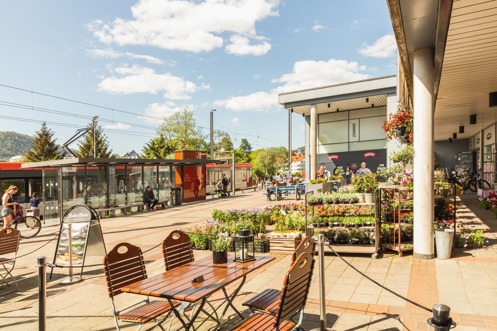 Sletten senter er en kort biltur unna - landets nest eldste kjøpesenter! Galleribilde