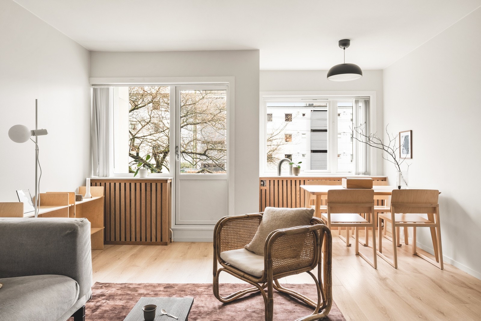 Det er store vindusflater som sørger for godt med lysinnslipp. Galleribilde