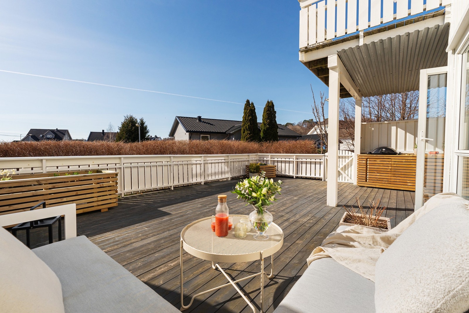 - Kjempe fine solforhold på terrassen med sol til ca klokken 20:00 på sommerstid - Galleribilde