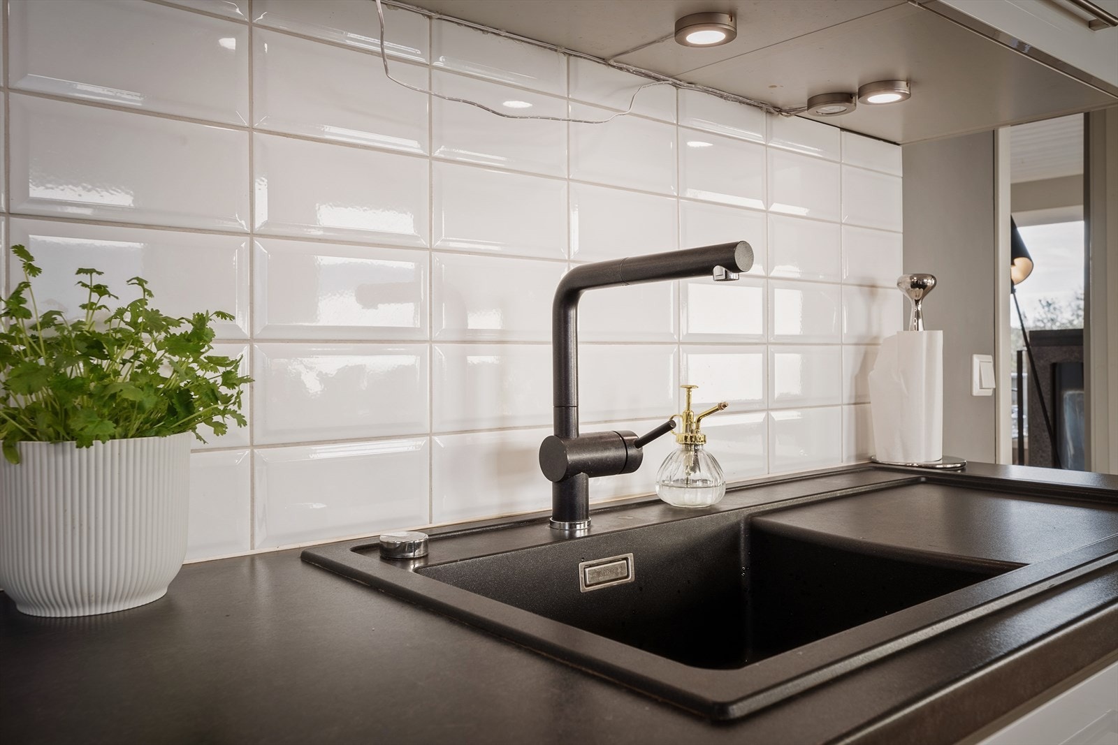 Det er montert automatisk vann stopper. Galleribilde