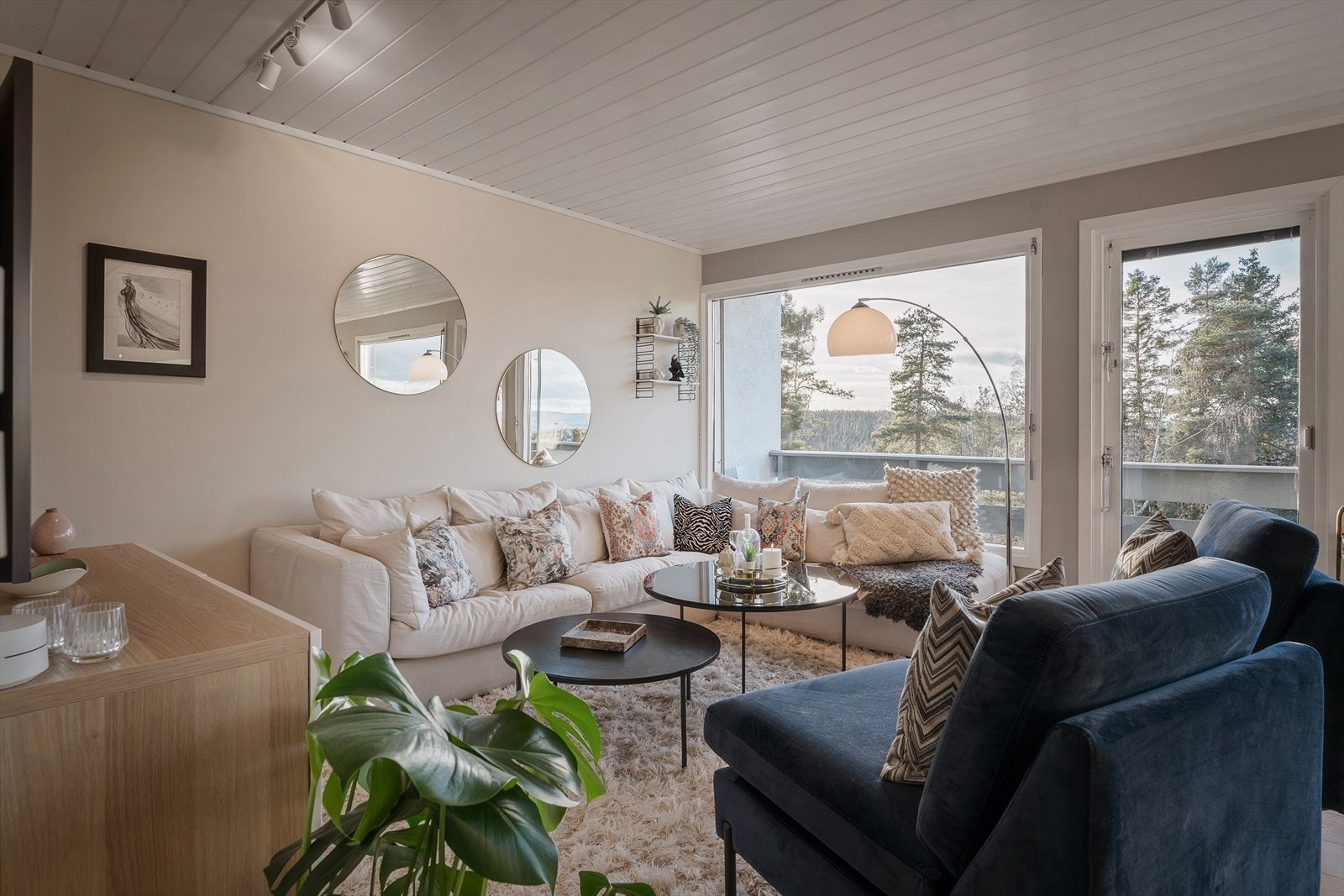 Rommet har rikelig med innslipp av naturlig lys. Galleribilde