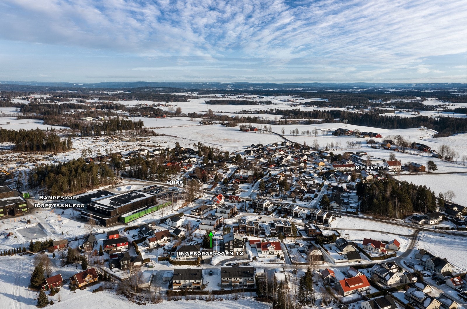 Området har umiddelbar nærhet til turterreng, samt kort vei til skoler, barnehager og offentlig kommunikasjon. Galleribilde