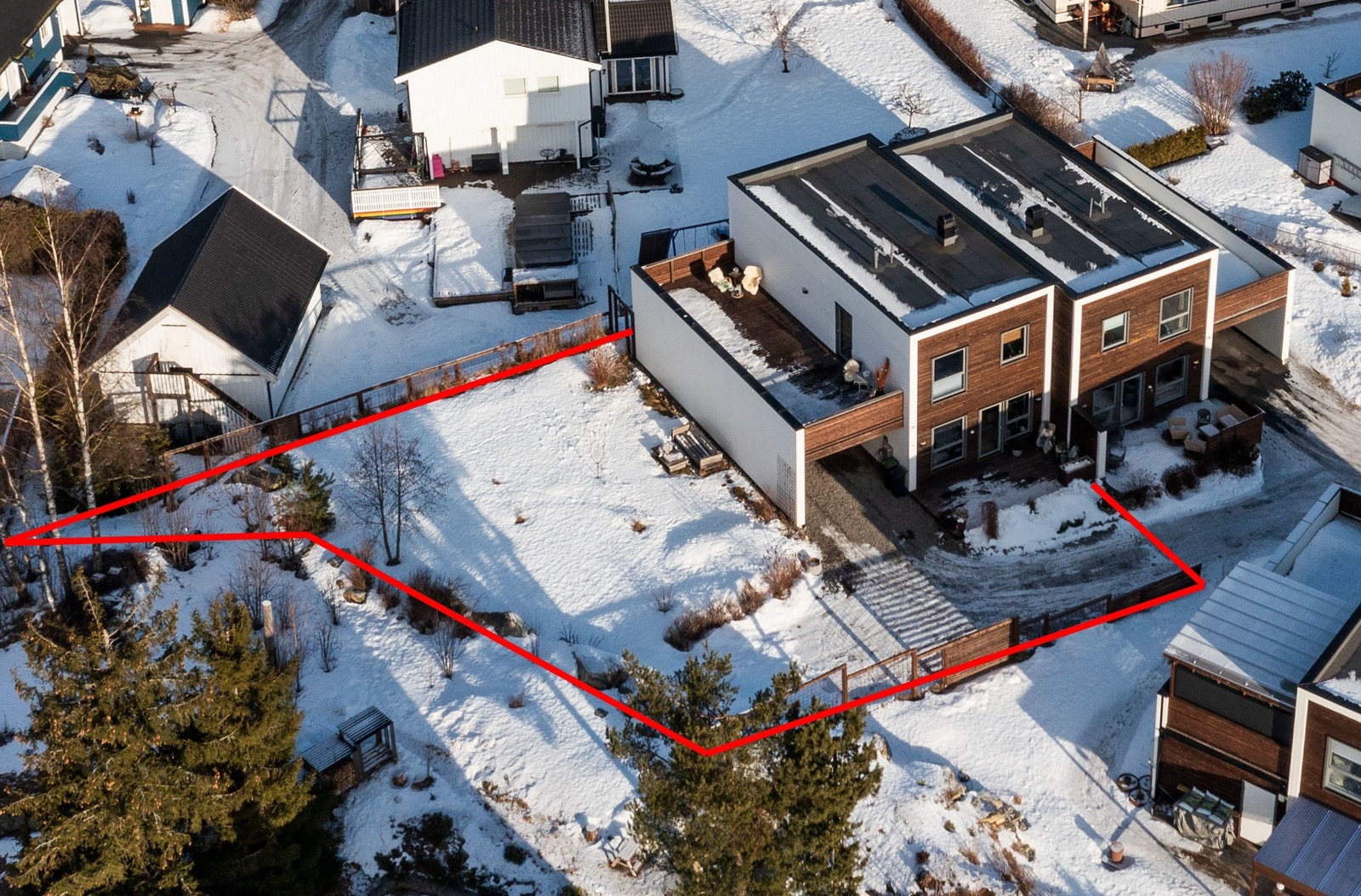 Denne boligen har alt du trenger for komfortabel og praktisk hverdagsliv, samtidig som den er et perfekt sted for å slappe av og nyte livet. Galleribilde