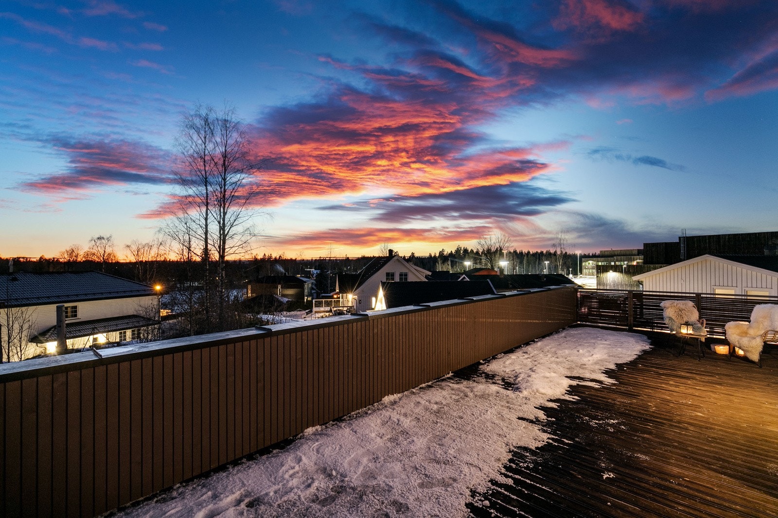 Fra terrassen er det fantastiske solforhold kombinert med flott utsikt, som gir vakre dager utendørs fra morgen til kveld. Galleribilde