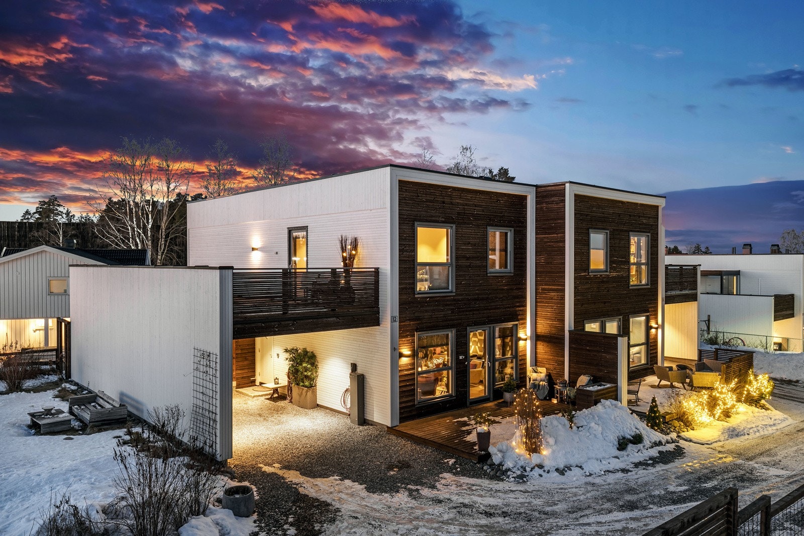 Velkommen til en moderne og påkostet halvpart av tomannsbolig med stilige interiører og høy kvalitet. Galleribilde