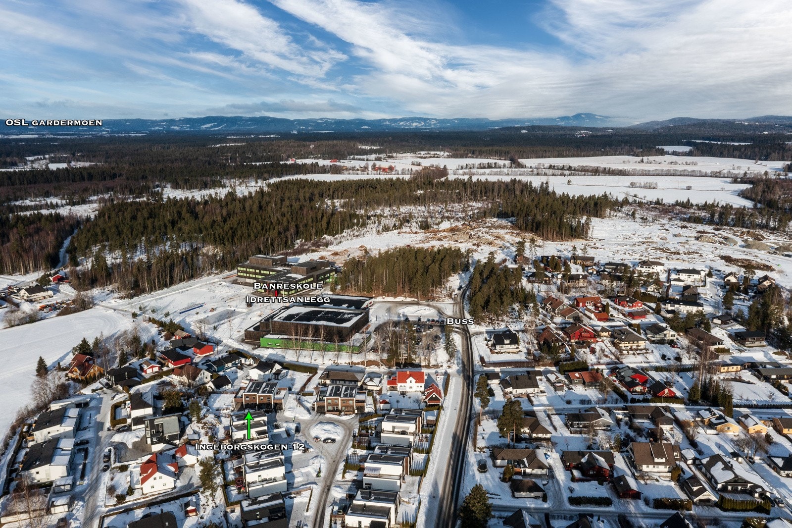 Det er gangavstand til barneskole, ungdomsskole og barnehager. Boligen sokner til Algarheim barneskole og Gystadmarka ungdomsskole. Galleribilde