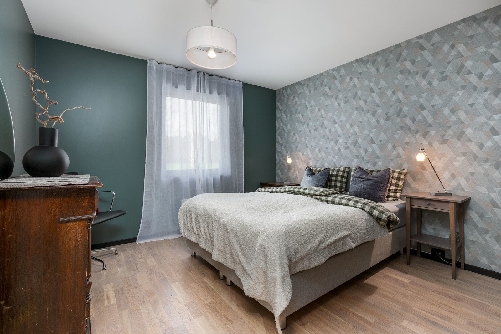 Boligen har tre romslige soverom i 2. etasje, alle av samme høye standard og kvalitet som resten av boligen. Galleribilde