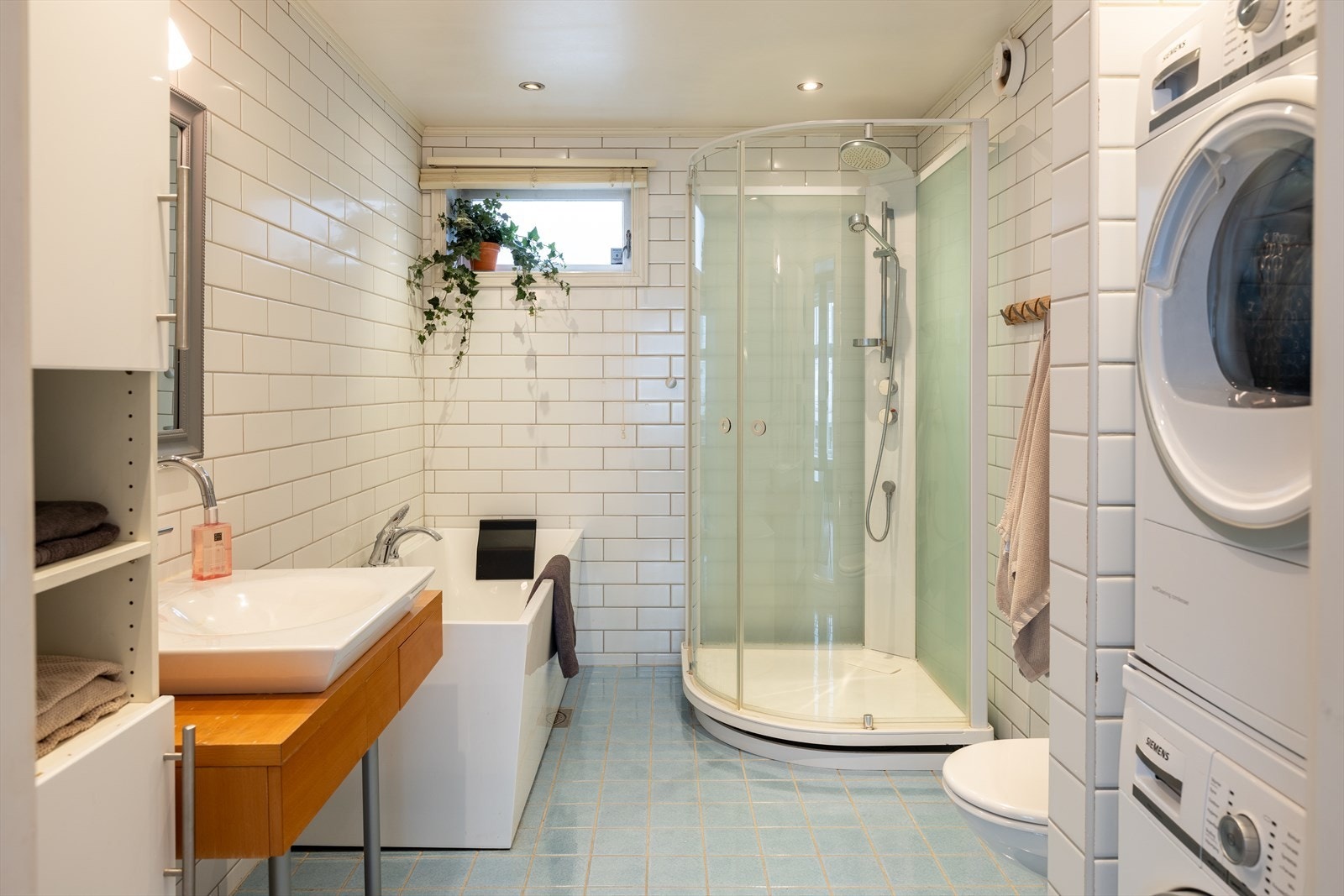 Flislagt bad med gulvvarme på 7,6 m². Galleribilde