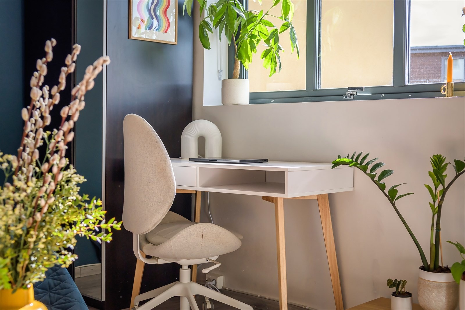 Den arealsmarte løsningen gir plass til mye. Her har du mulighet til å lage hjemmekontor. Galleribilde