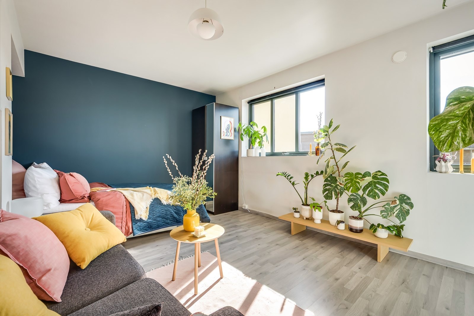 Vindusflatene gir godt med lysinnslipp og skaper en god atmosfære. Galleribilde