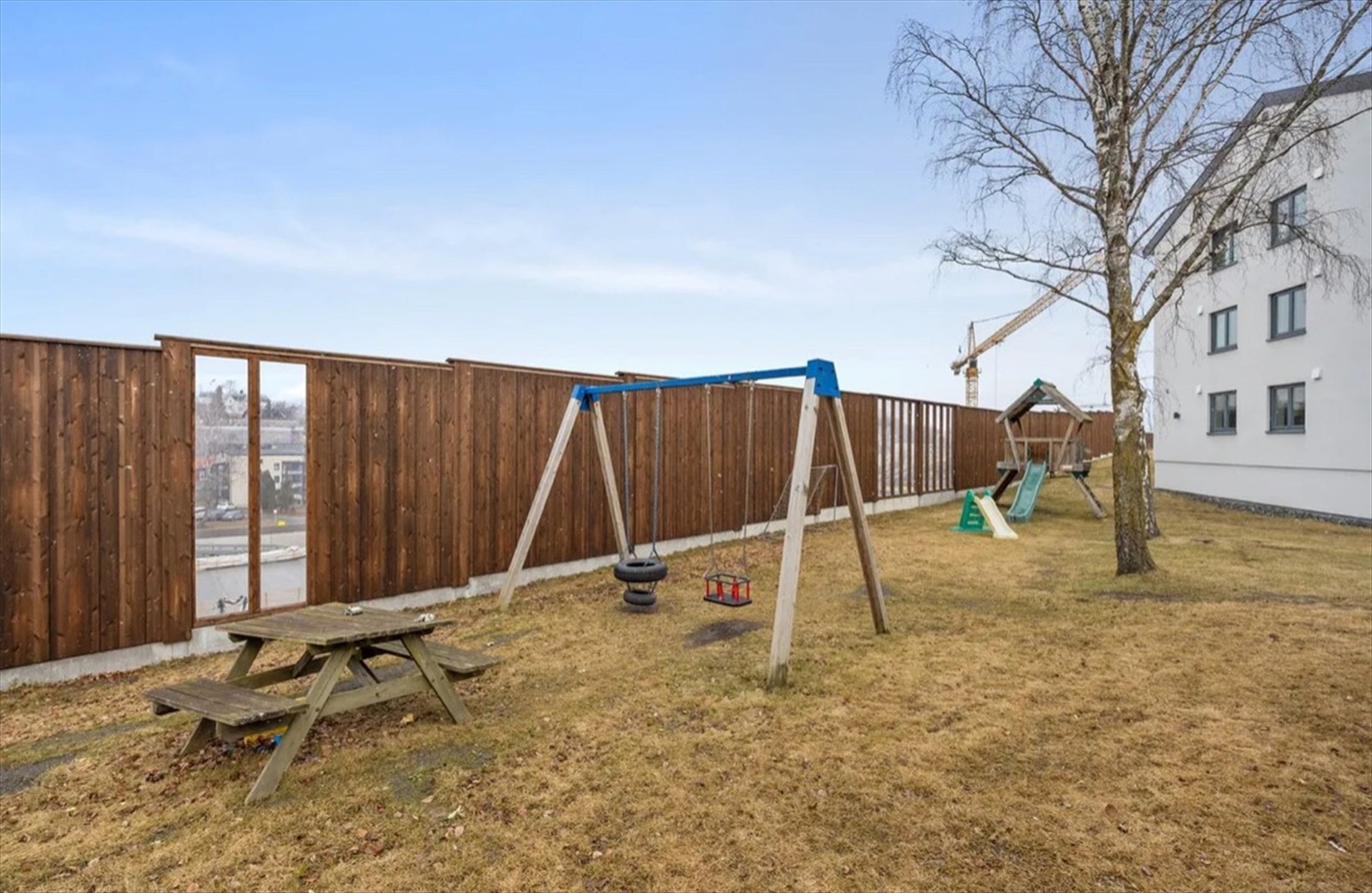 Hyggelig lekeplass for de minste like utenfor. Galleribilde