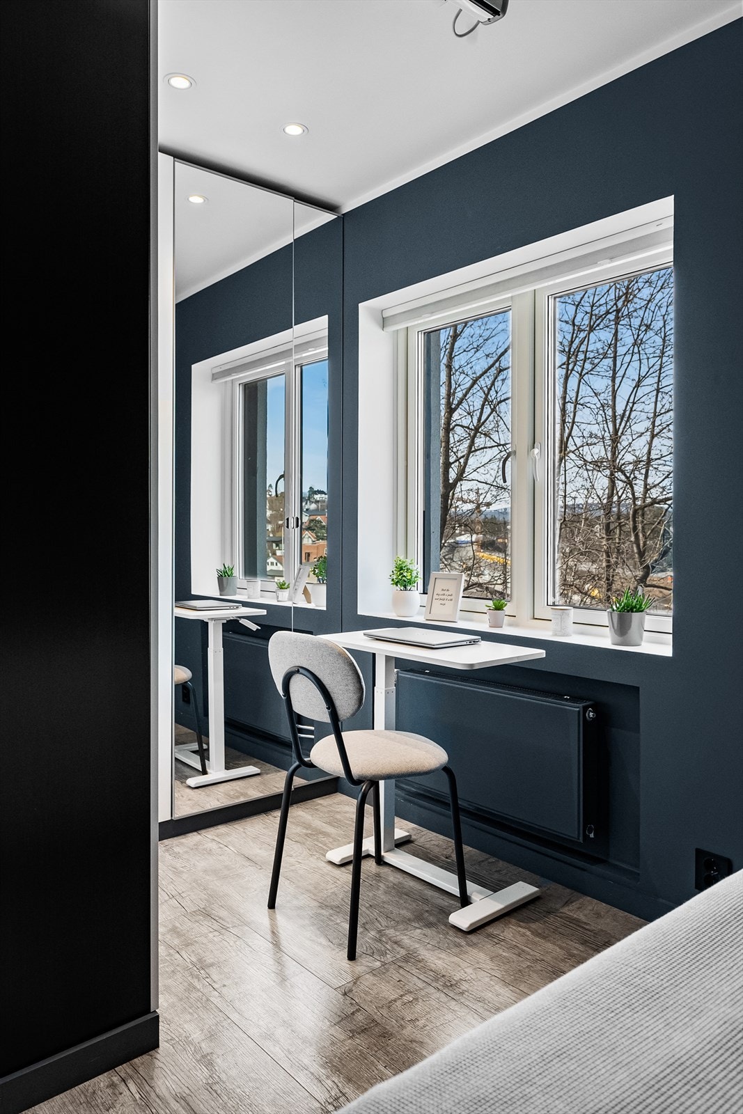 Soverommene er nettopp oppgradert med nyere 3-lags vinduer. Galleribilde