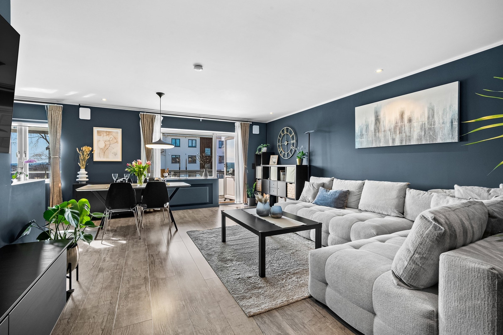 Velkommen til Michelets vei 17B presentert av Marius Dyngeland Iversen, en lekker perle rett ved Forebu! Galleribilde