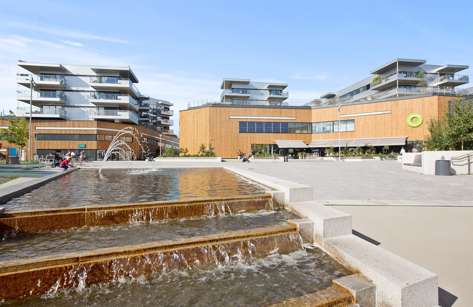 Fornebu S med 70 butikker og spisesteder. Galleribilde