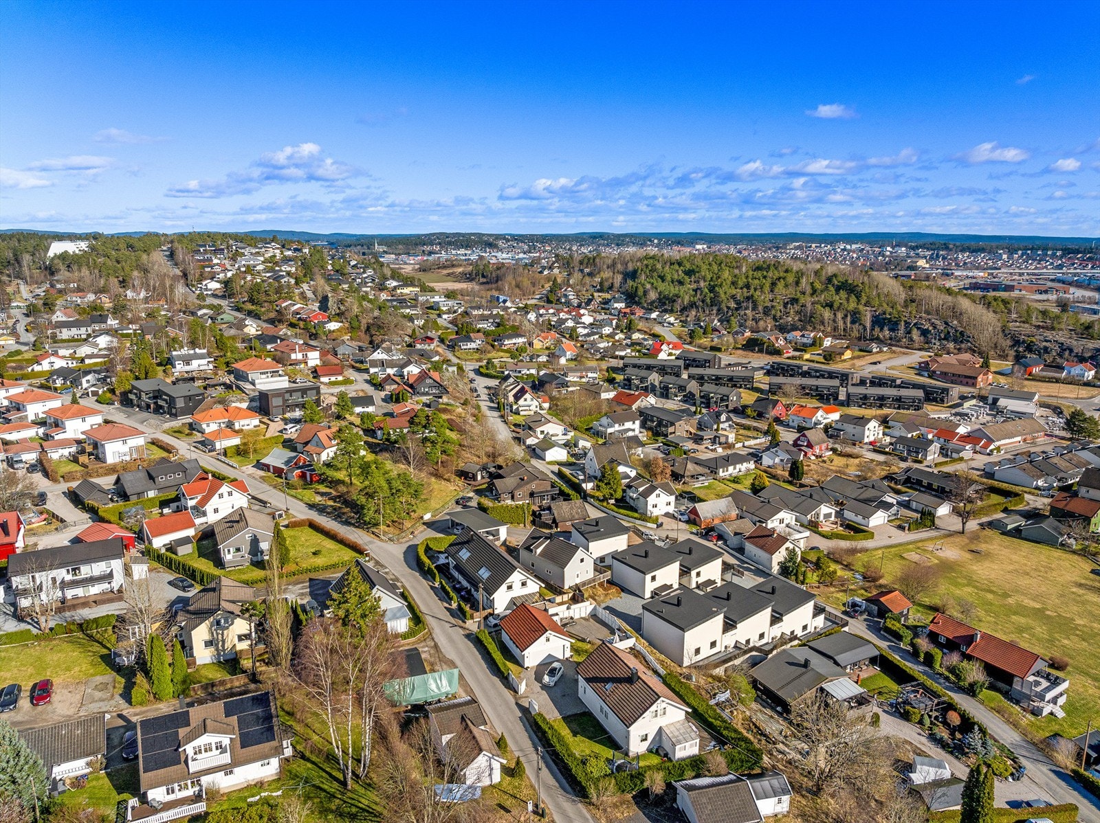 Til Hannestad barneskole like ovenfor er det kun kort gangavstand. Galleribilde