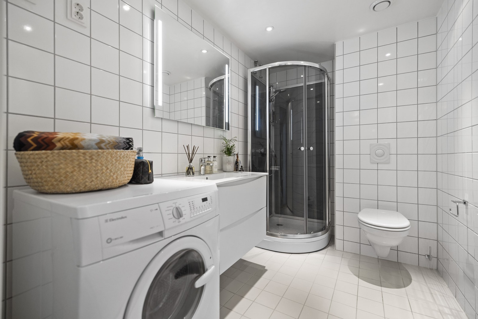 Flislagt bad med varme i gulvet. Galleribilde