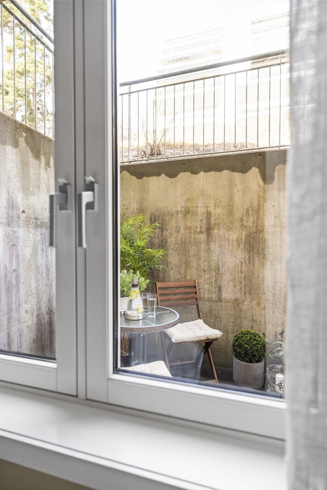 Rommet vender mot rolig bakside av bygget. Galleribilde