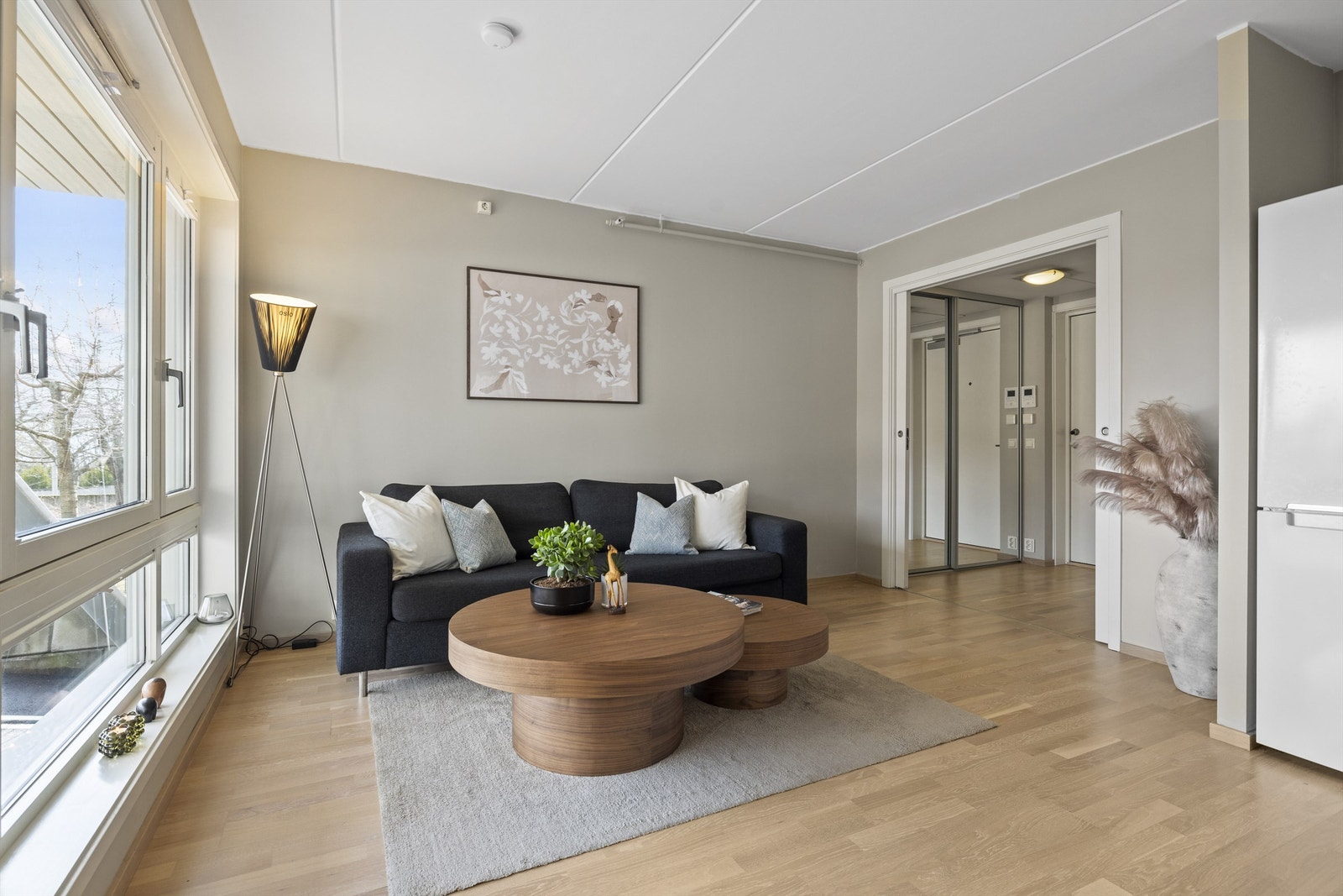 Trestavs parkett er gjennomgående for leiligheten. Galleribilde