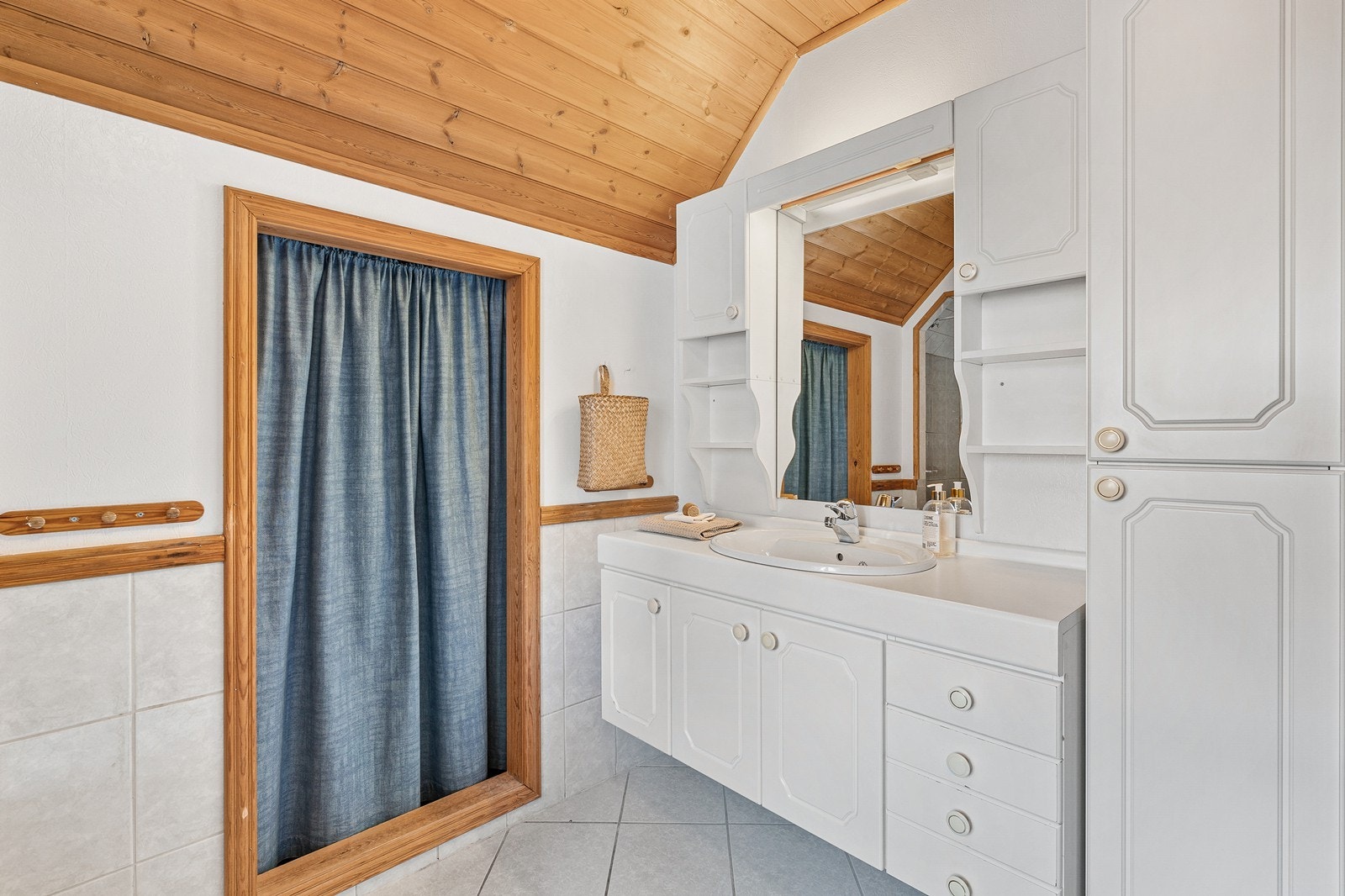 Våtrommet må oppgraderes for å tåle normal bruk etter dagens krav. Galleribilde