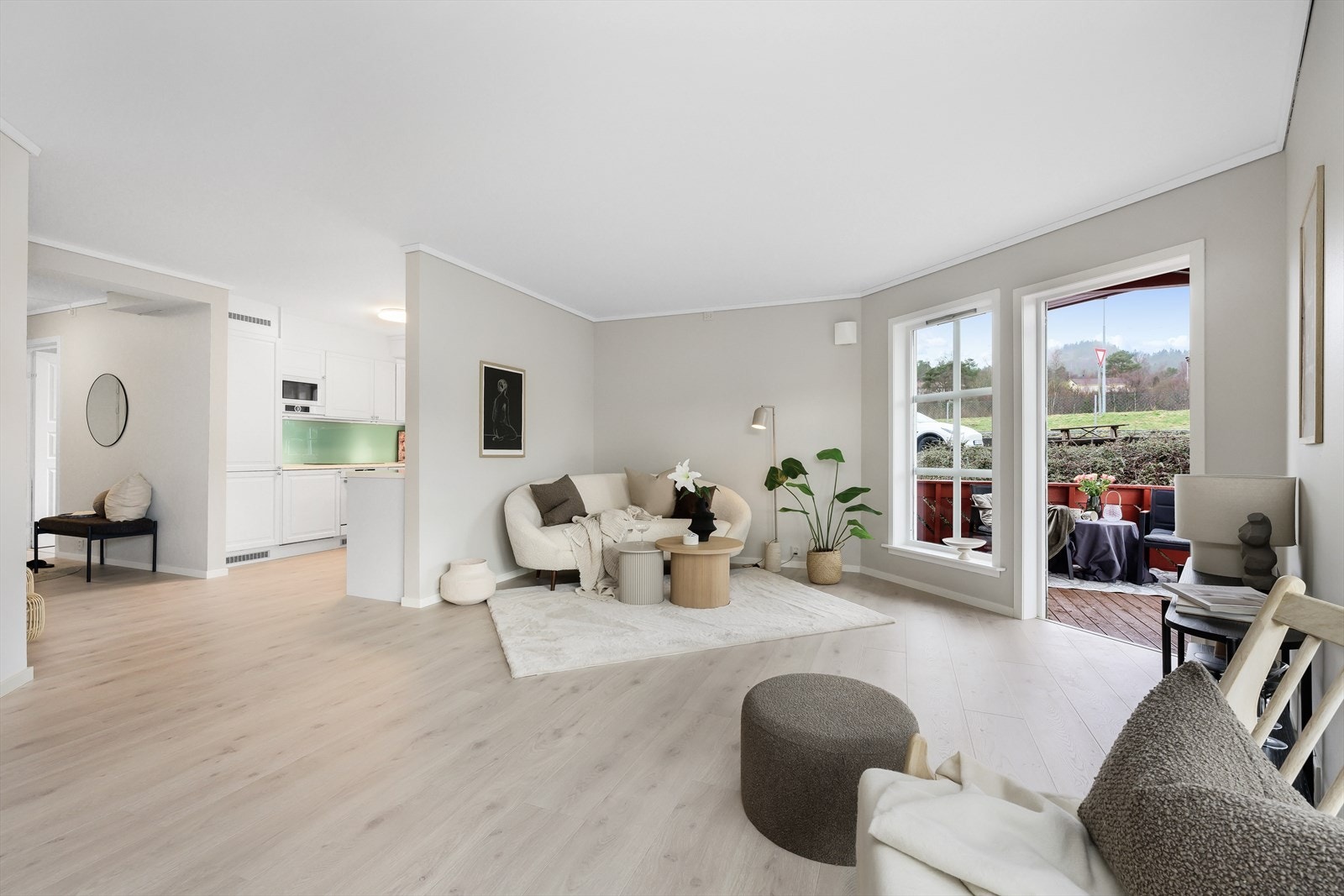 Leiligheten har en romslig stue med flere innredningsmuligheter. Galleribilde