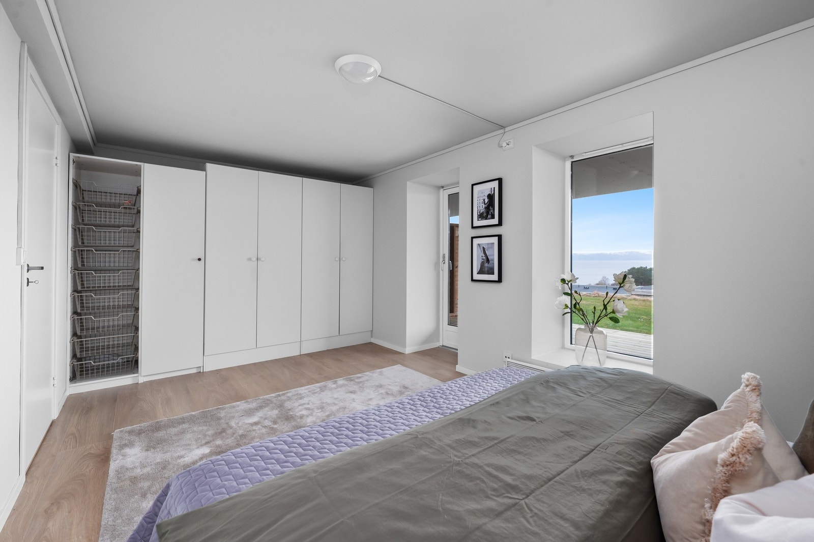 Det er også god plass til garderobeskap. Galleribilde