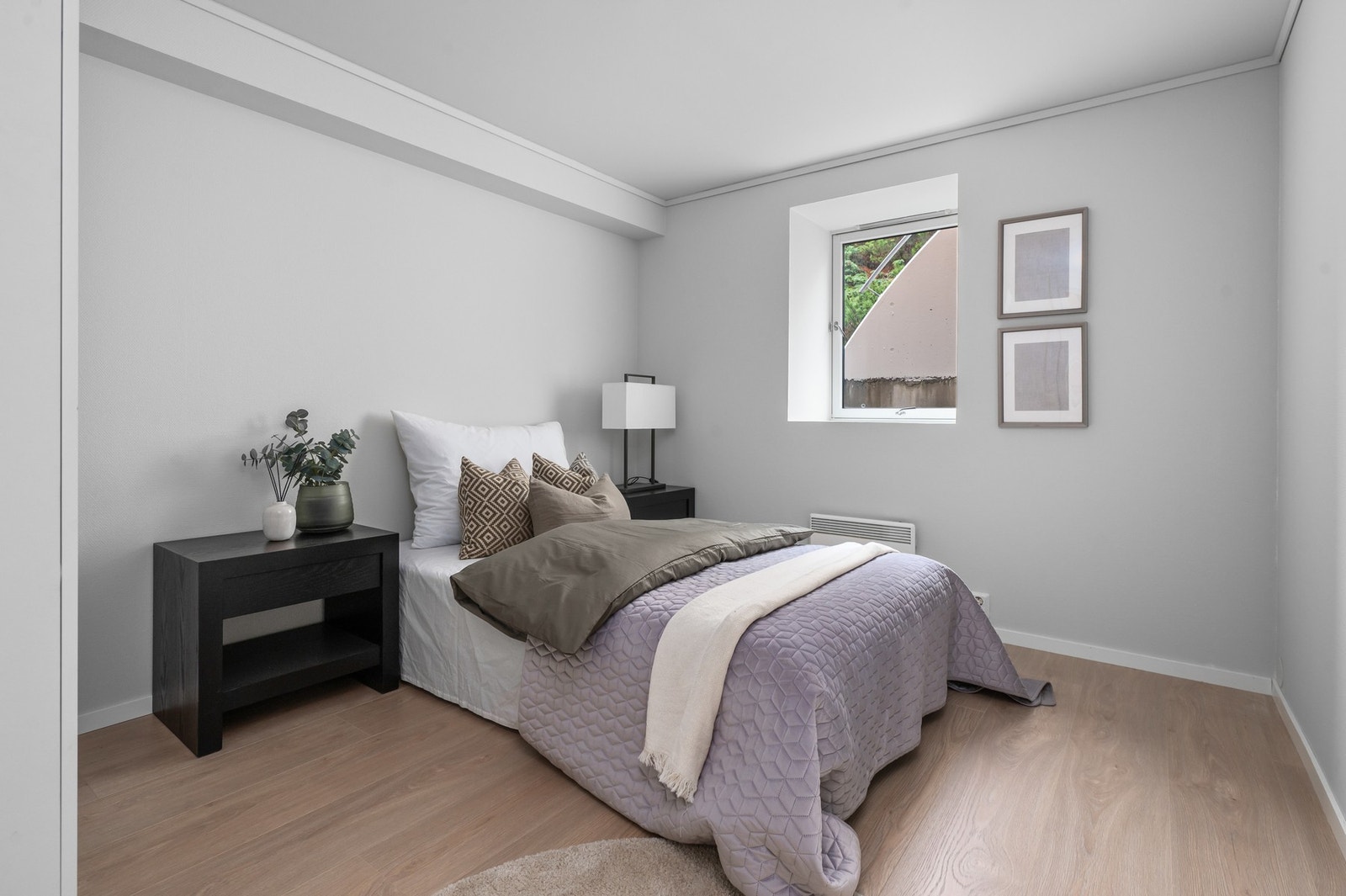 Leilighetens andre soverom ligger på 10,5 kvm. Galleribilde