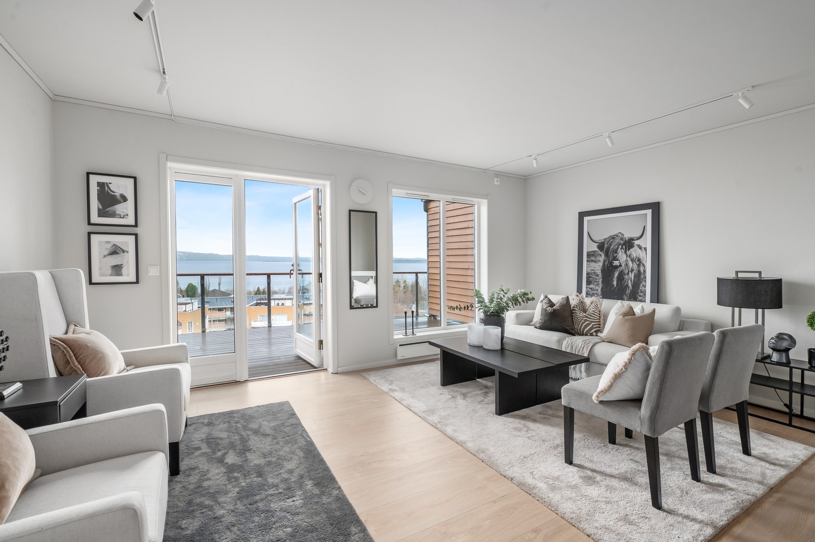 EiendomsMegler 1 ved Morten Løvseth presenterer: Vikhovlia 1703. Galleribilde