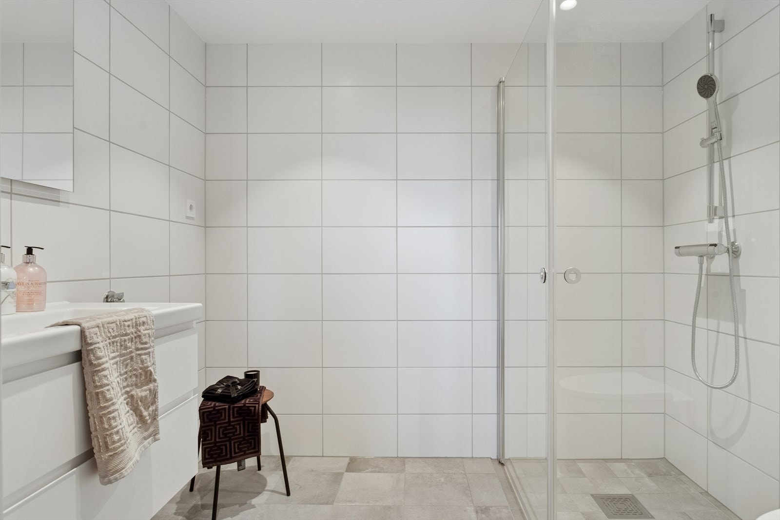 Leiligheten har 2 bad. Bad nr. 1 (gjestebad). Galleribilde