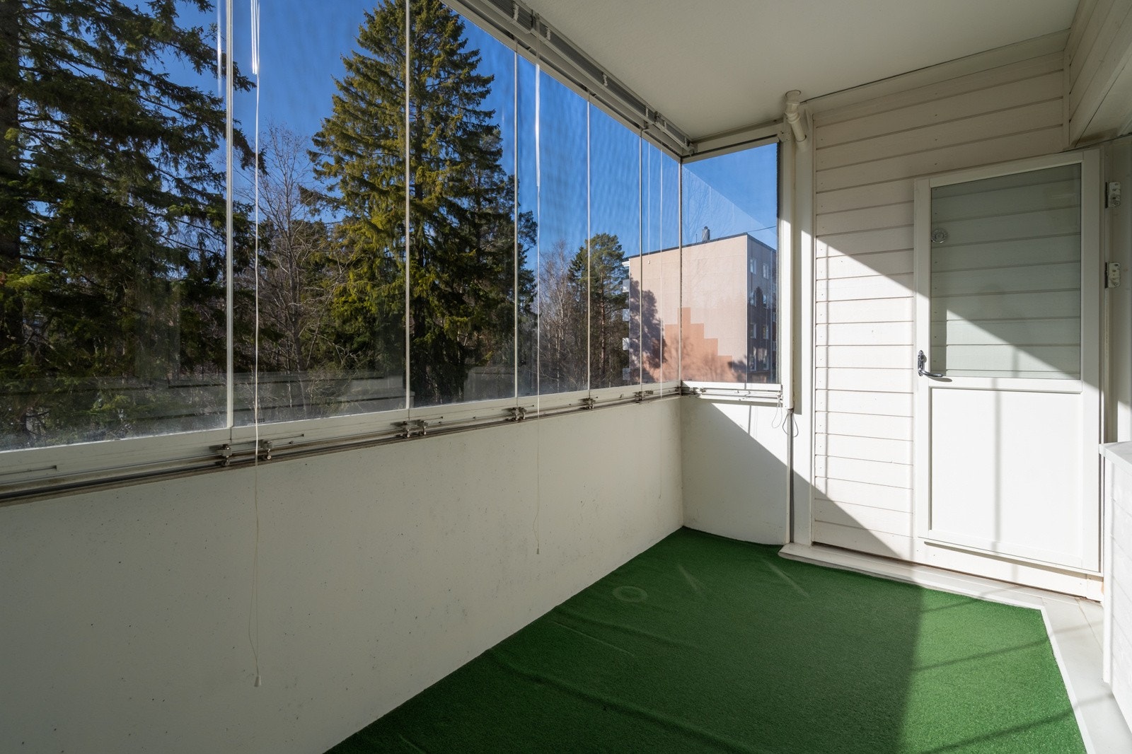 Innglasset, vestvendt balkong på 7,5 kvm Galleribilde