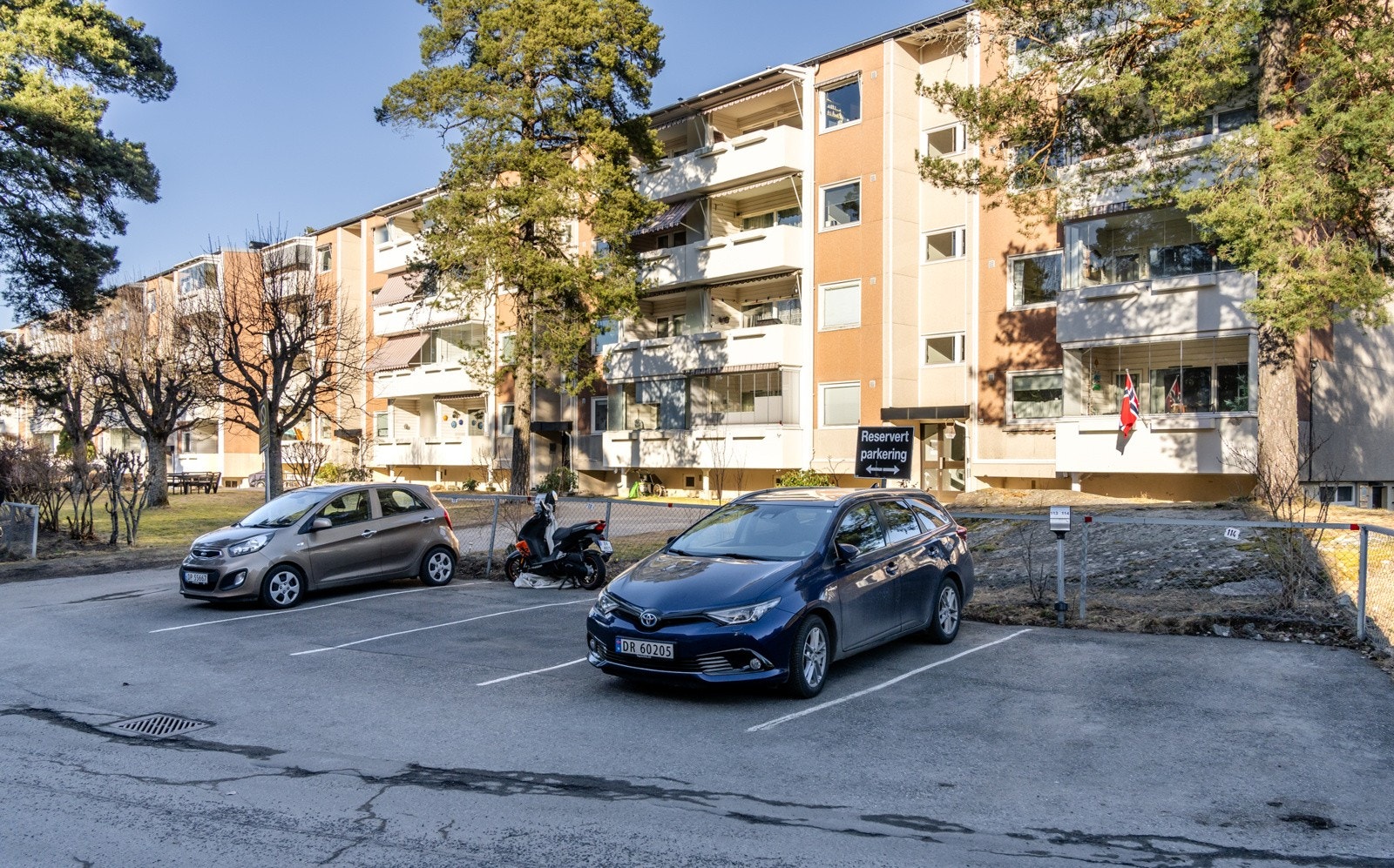 Det finnes parkeringsmuligheter utenfor boligen Galleribilde